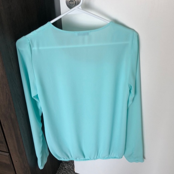 Mint green top - Picture 5 of 6
